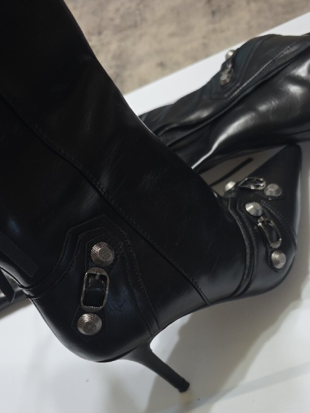 Black Pointed-Toe Stiletto Knee-High Boots - Picture 2 of 7
